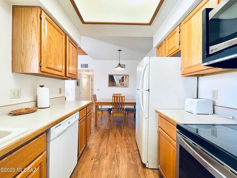 5750 N Camino Esplendora #203 — Photo 7