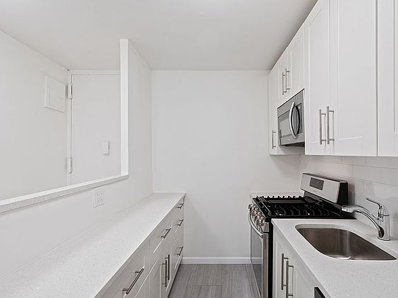 3rd image of 333 E 30th St APT 4N