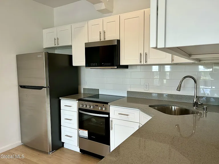 155 River St #2A — Photo 9