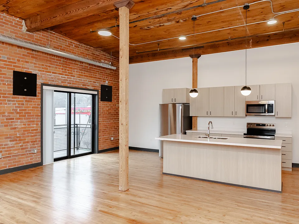 128 W River St #307