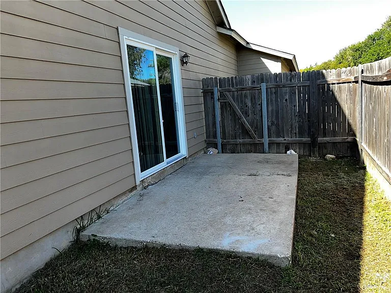 617 Greenlawn Blvd — Photo 13