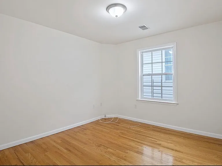 31-33 Chester Ave #2 — Photo 19