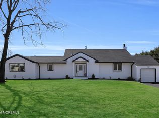 8 Daniel Dr, Middletown, NJ 07748