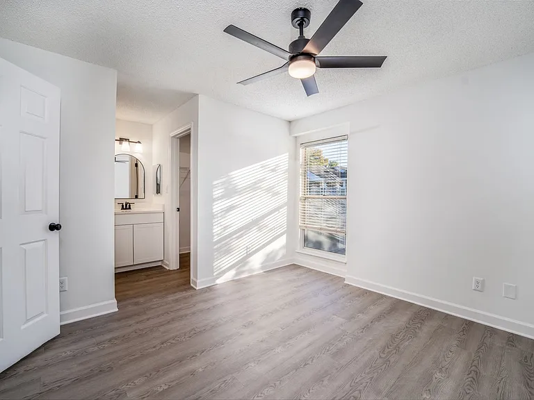 1107 W McGee St — Photo 50