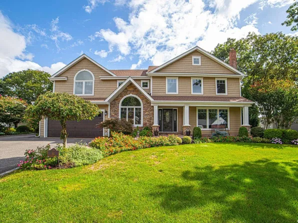 44 Ashford Drive, Bohemia, NY 11716
