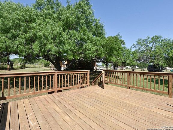 3rd image of 472 HOMECREST DR