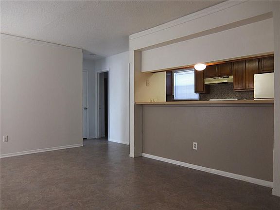 2nd image of 2402 Capitan Dr APT C