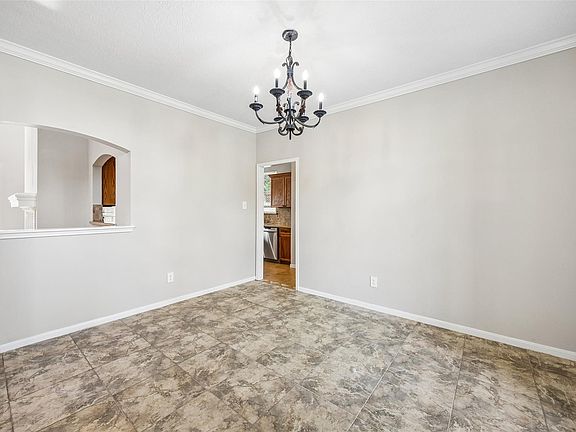 5th image of 4031 Mission Valley Dr