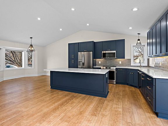 5th image of 10159 Terrace Ct NE