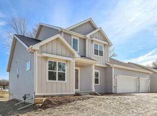 422 Max Kolbe Cir, Cottage Grove, WI 53527