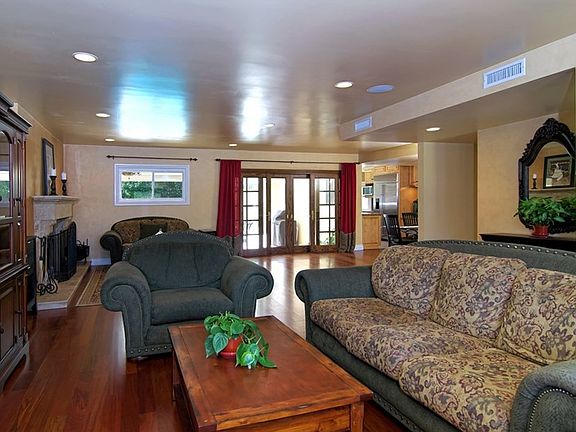 5th image of 23056 Friar St