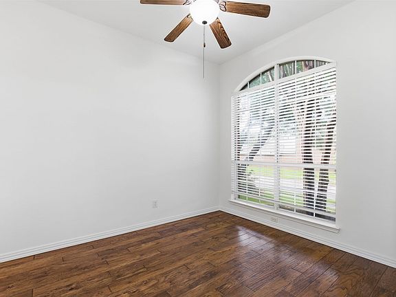 5th image of 3221 Corning Dr
