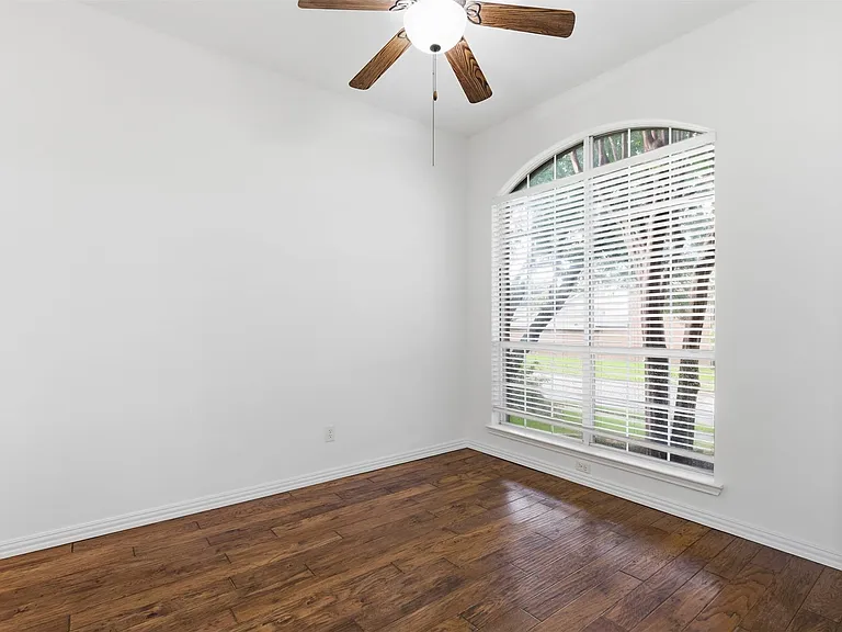 3221 Corning Dr — Photo 4