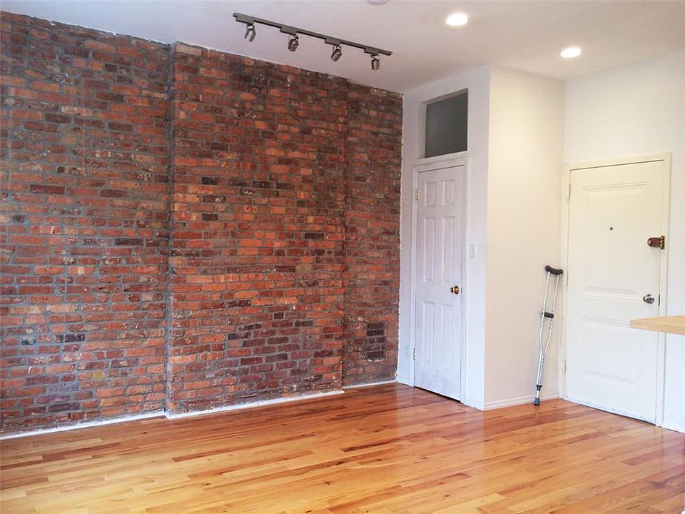 2nd image of 126 Willoughby Ave APT 3R