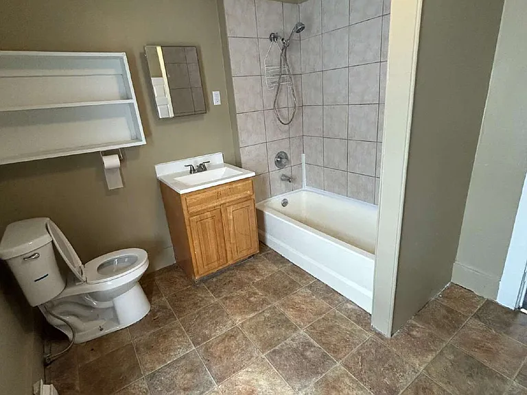 31 Hopkins St #2 — Photo 4