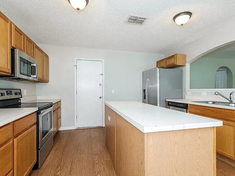 2069 Whispering Trails Blvd — Photo 9