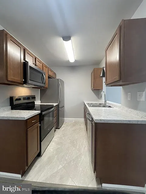 3 bed, 1.5 bath, 1300 sqft, $1,895 — Photo 4