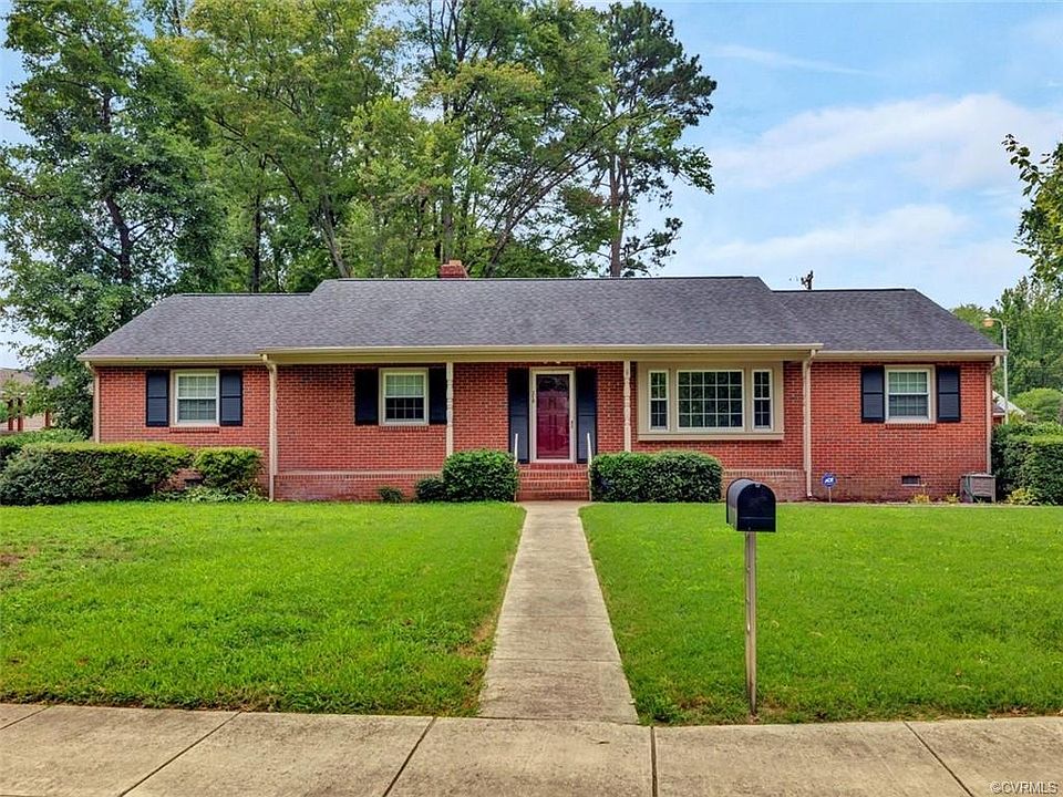 1st image of 210 Randolph Cir