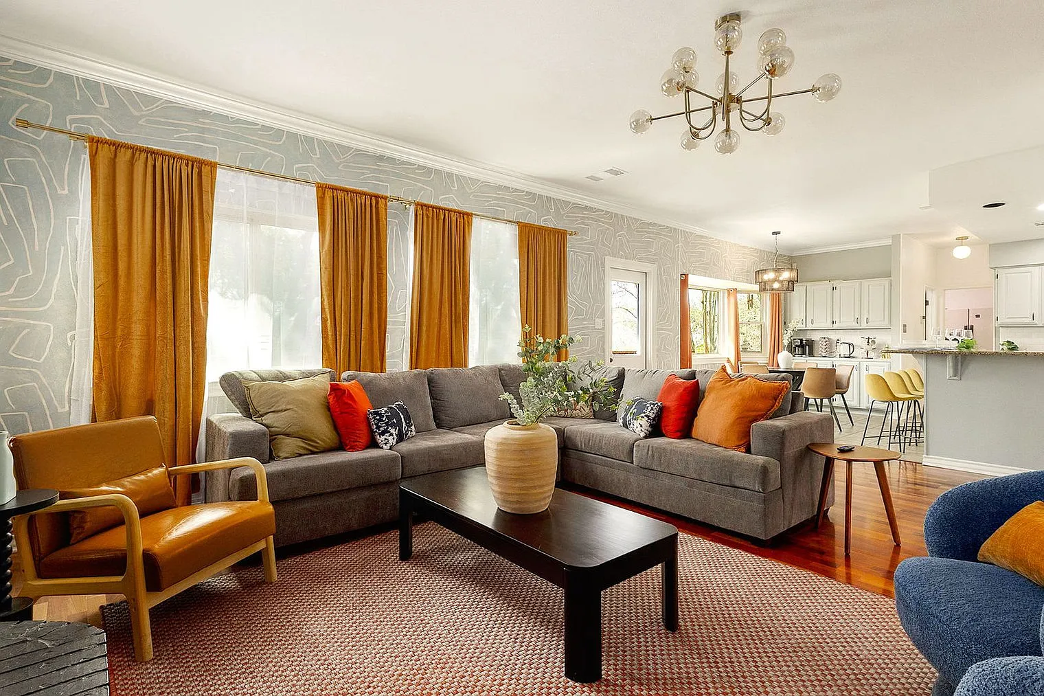 5 bed, 2.5 bath, 2303 sqft, $13,875 — Photo 4