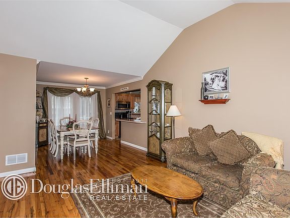 5th image of 2423 Langen Dr