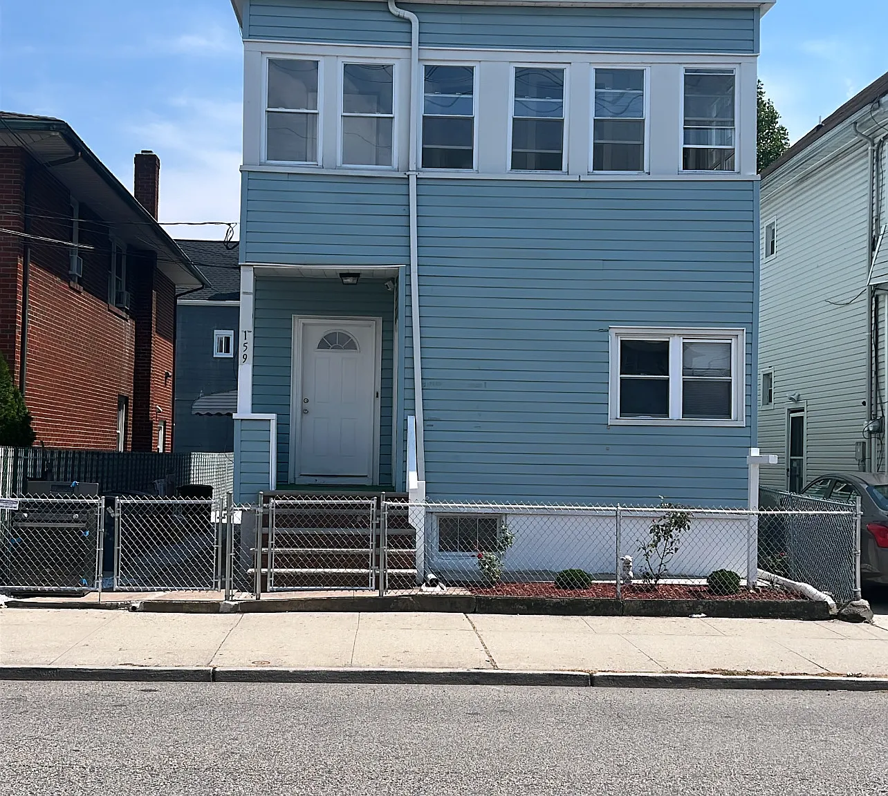 4 bed, 1300 sqft, $2,550 — Photo 1