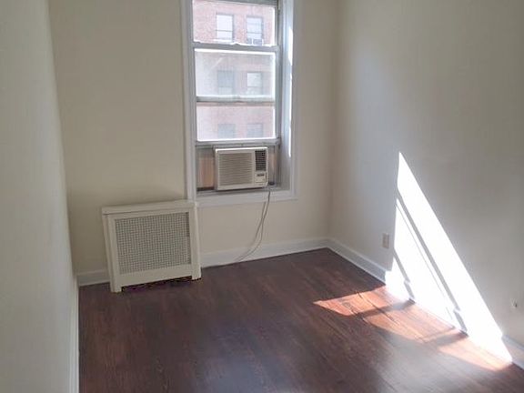 4th image of 321 E 53rd St APT 4A