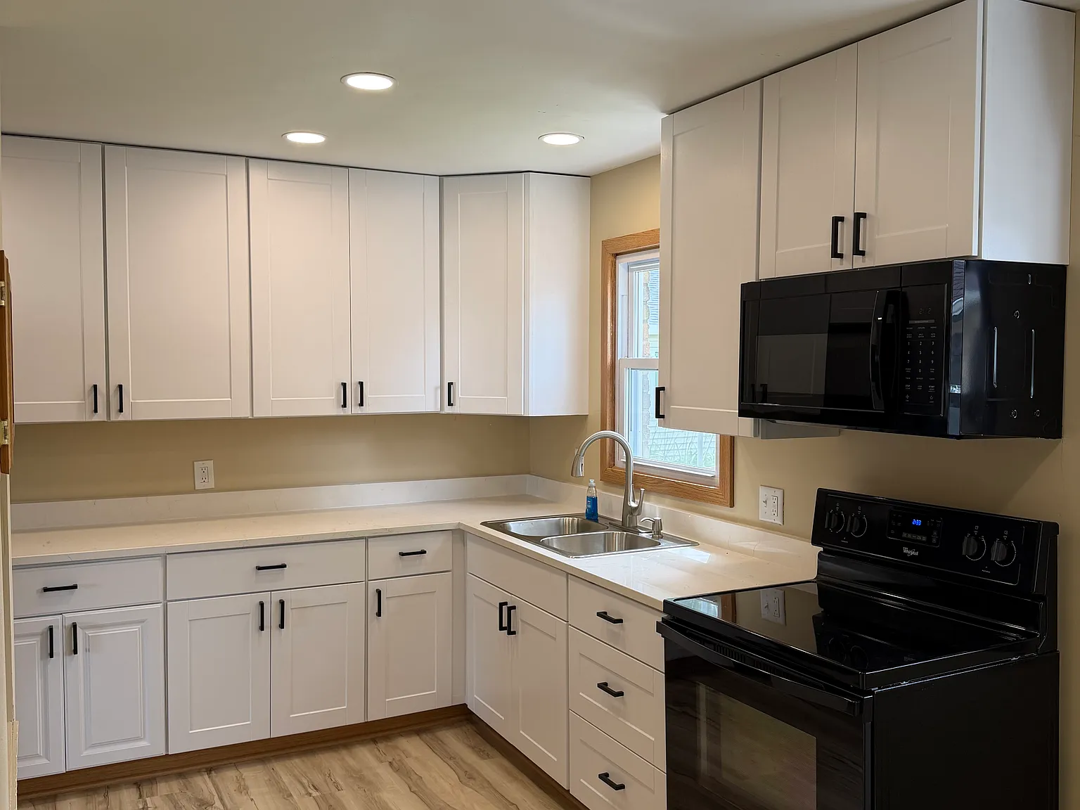 3 bed, 1044 sqft, $2,200 — Photo 2