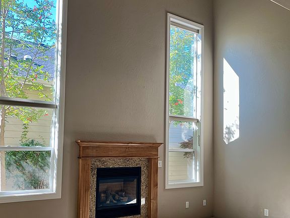 3rd image of 646 Griffin Oaks Dr