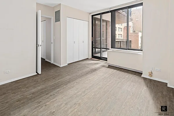 Sold by R New York | media 23