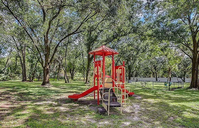 The Summit at Sabal Park Apartments — Photo 28