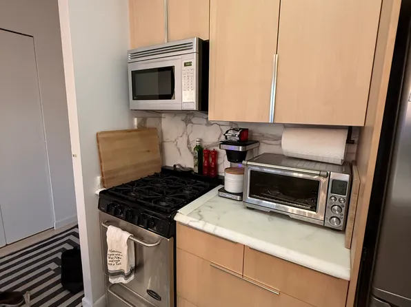 188 East 64th Street image 10 of 34