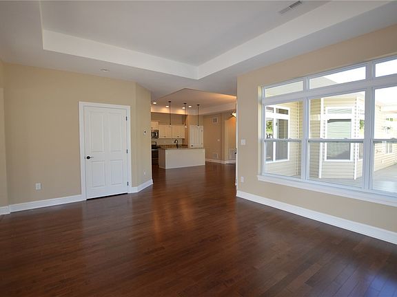 3rd image of 104 Hill Pl #1401