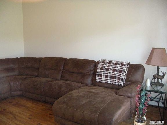 4th image of 17 Segal Ave