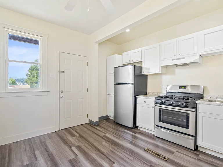 814 Summit St #1 — Photo 8