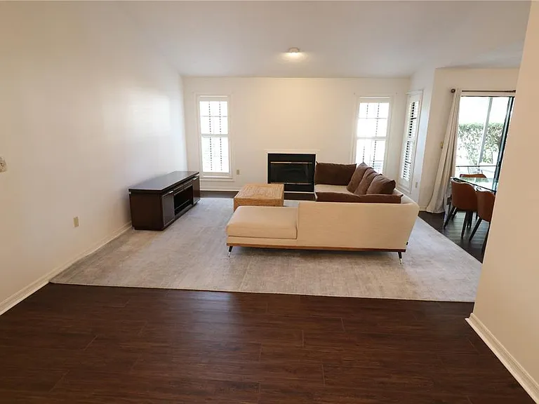 5424 Saddlebrook Way — Photo 10