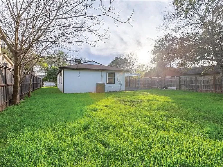 6114 Marigold Ter — Photo 11