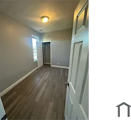 555 E 20th St #3R — Photo 8