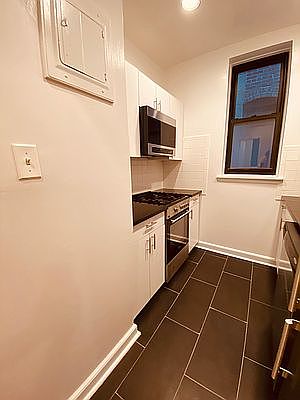 5th image of 644 Amsterdam Ave #3P