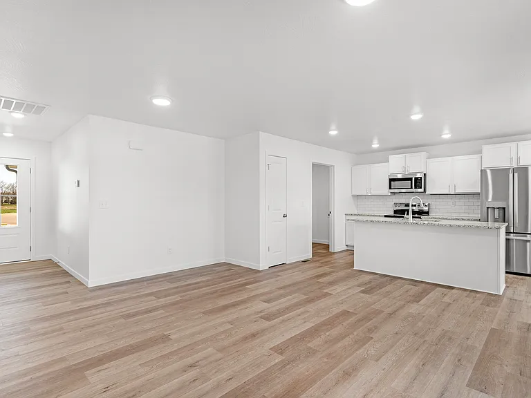 810 Lambert Cir — Photo 27