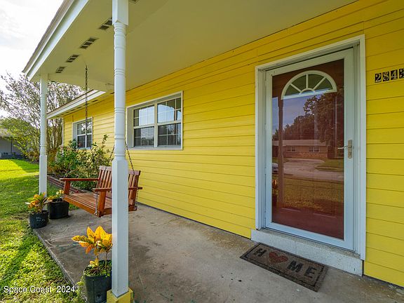 3rd image of 2843 Wanda Dr
