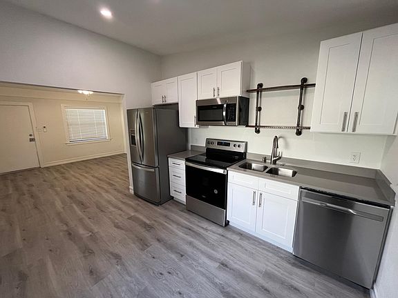 3rd image of 2229 Venetian Ave