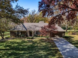 9634 Sagamore Rd, Leawood, KS 66206
