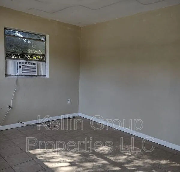 157 E Northside Dr #1 — Photo 6