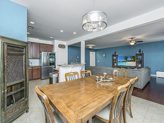 3rd image of 127 Longford Dr