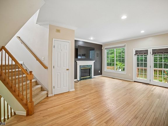 3rd image of 147 Arrowgate Dr