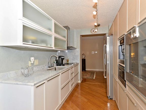 5th image of 2 Claridge Dr #5HW-516