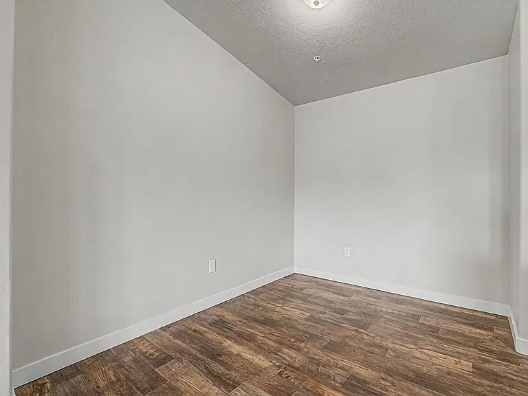 Kensington Apartments — Photo 61