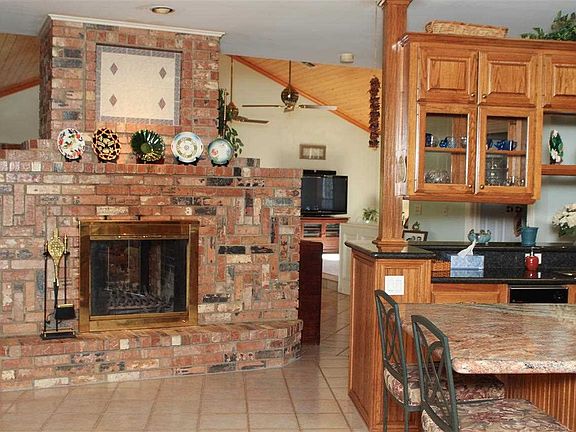3rd image of 1315 County Road 2361