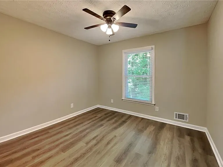 798 Brownlee Ln — Photo 11