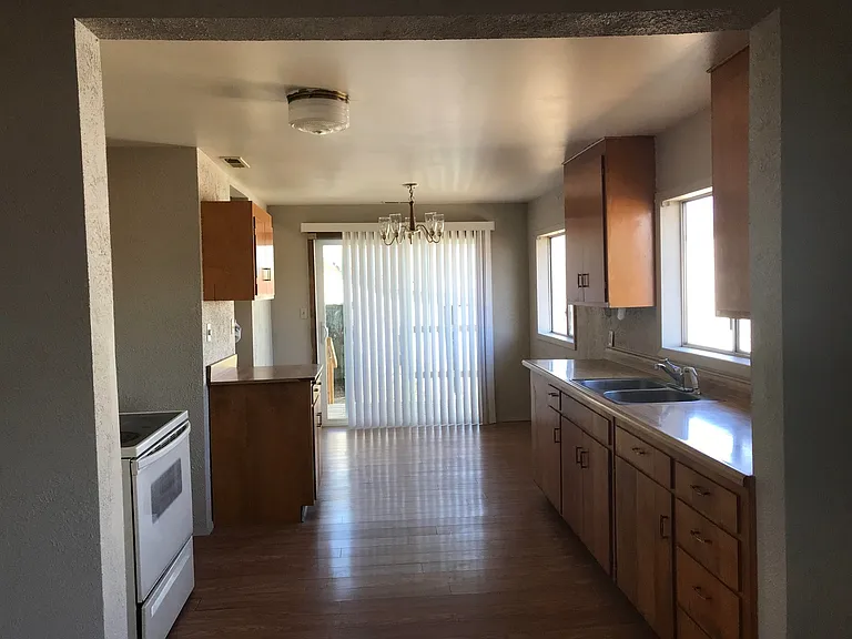 5648 Avalon St — Photo 8